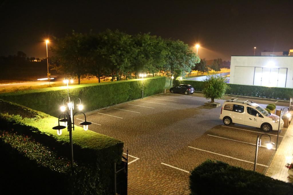 Hotel Lenotel Exterior photo