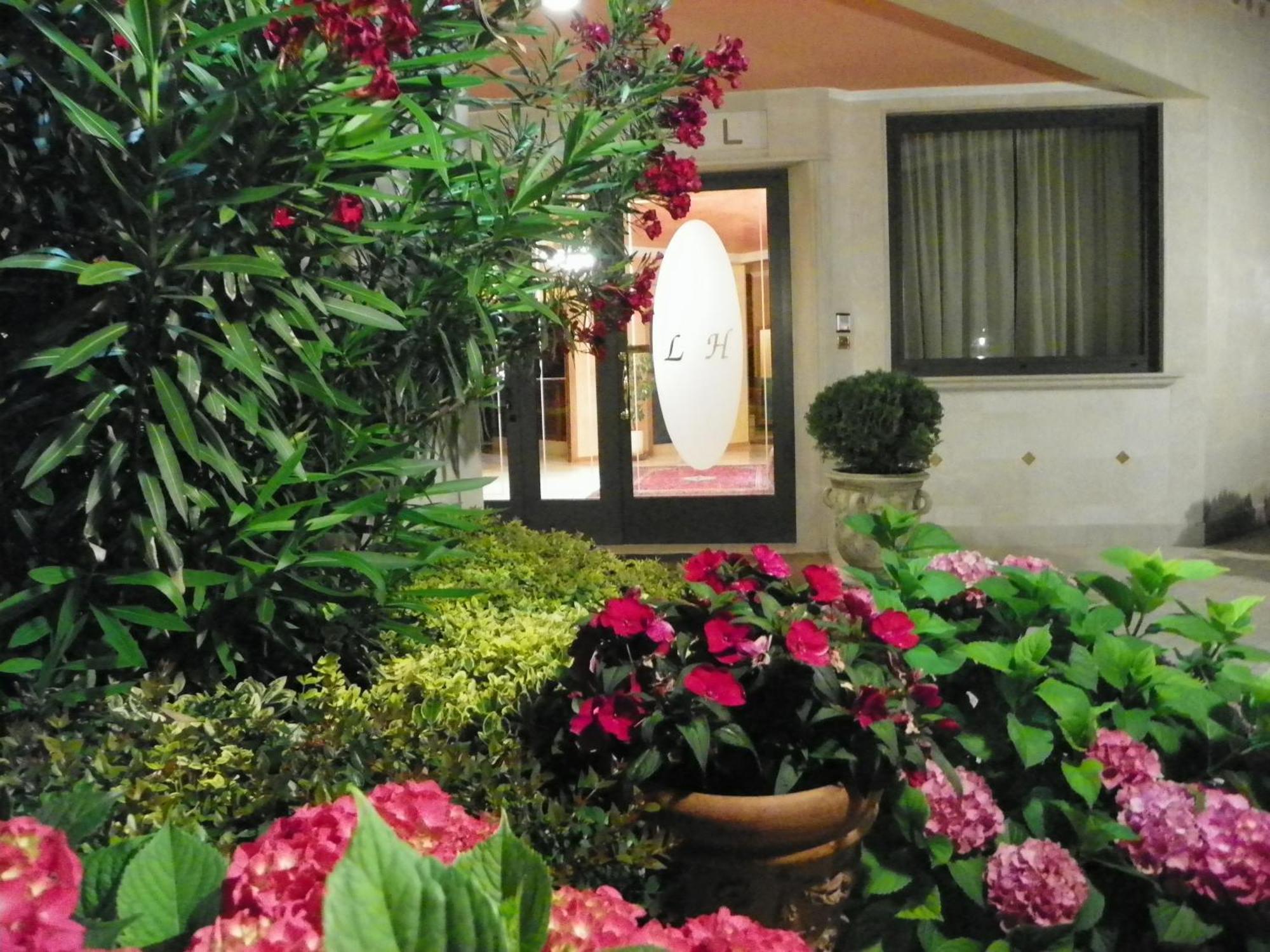 Hotel Lenotel Exterior photo