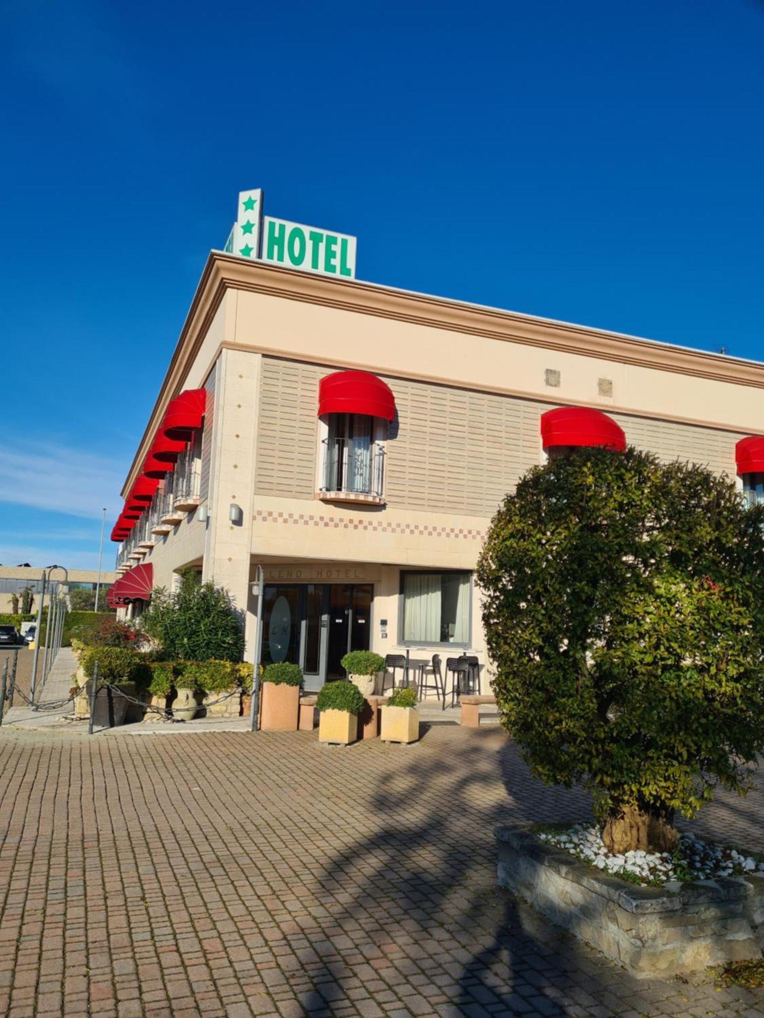 Hotel Lenotel Exterior photo