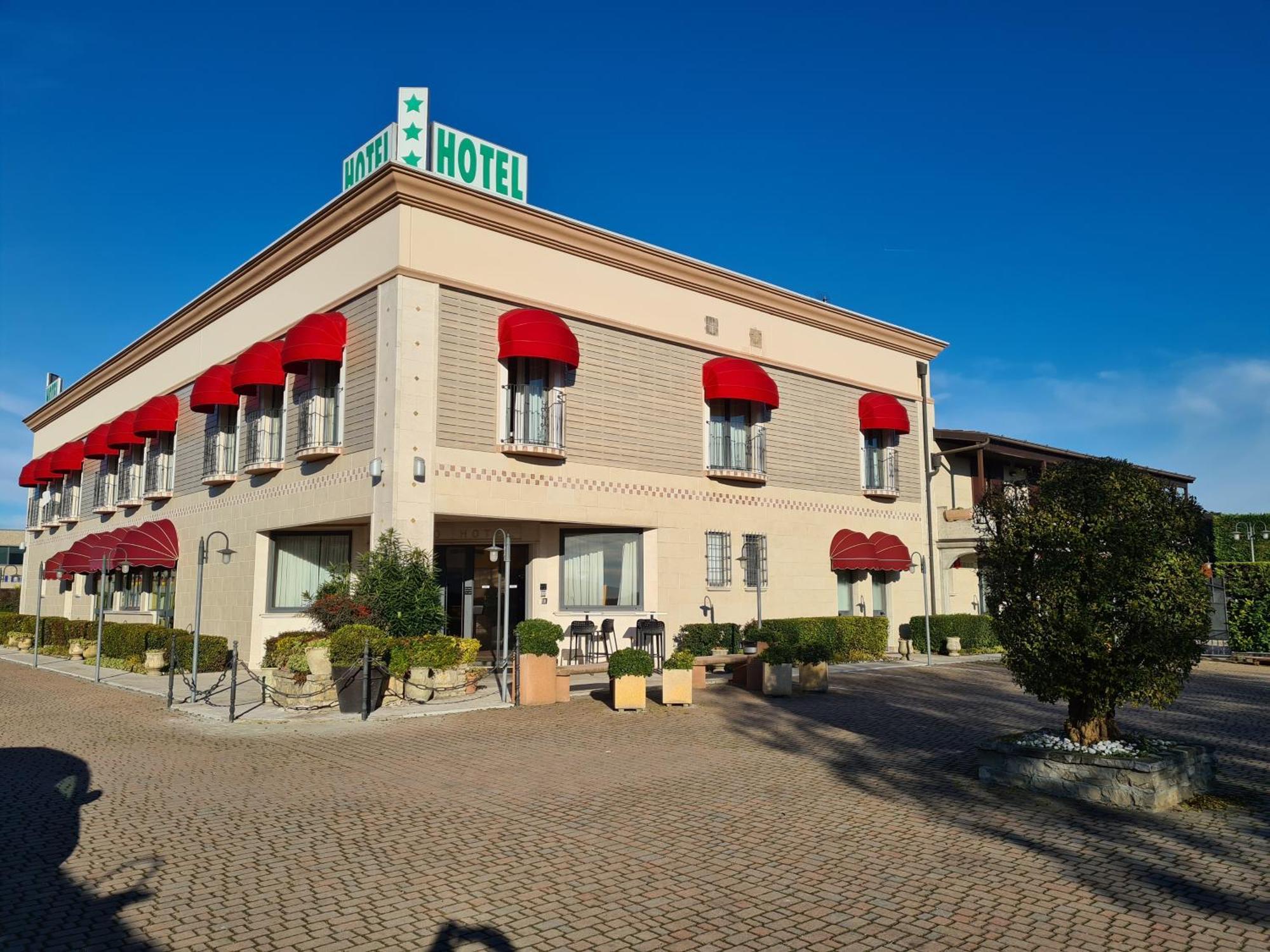 Hotel Lenotel Exterior photo