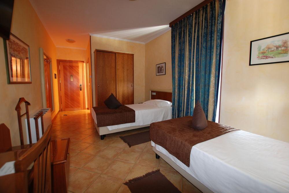 Hotel Lenotel Exterior photo